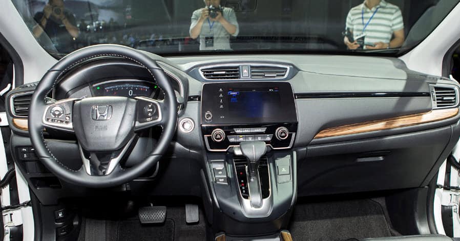 So sánh tiện nghi và an toàn xe Honda CR-V 2019 bản Việt và Thái