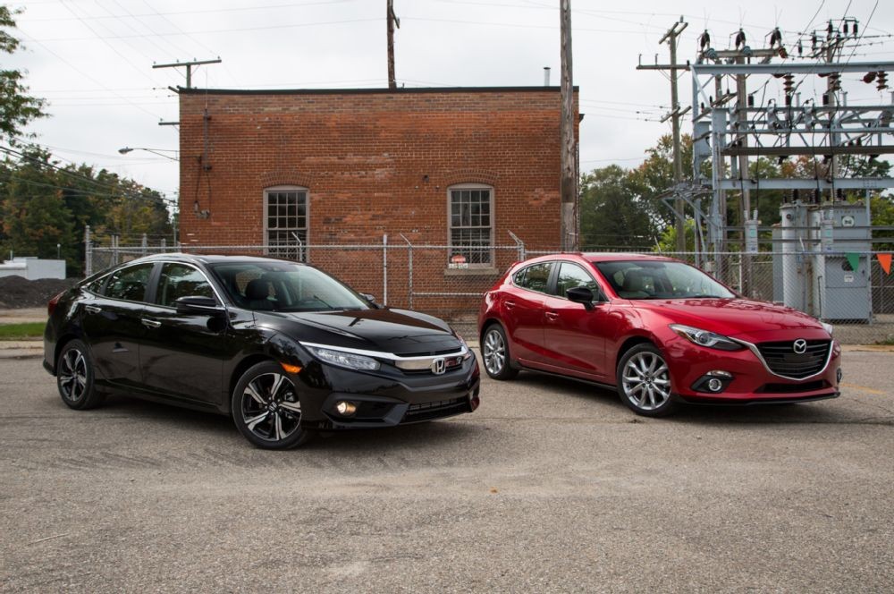 So sánh giá bán Honda Civic và Mazda 3