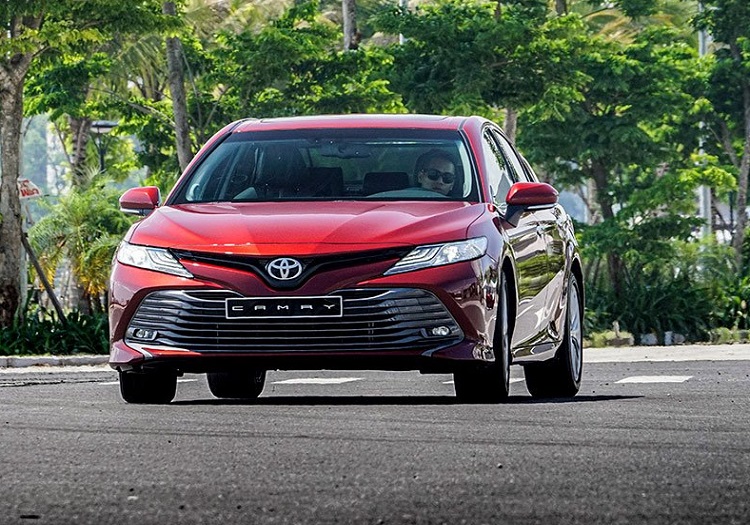 So sánh tiện nghi và an toàn Honda Accord 2020 và Toyota Camry 2020